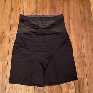 Shape by Cacique Shaper  Size 22/24